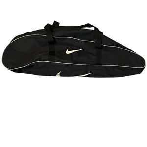 Black Nike Zipper Baseball Bag.‎